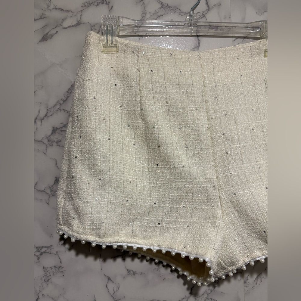 NEW Lush Pearl Hem Tweed Shorts Elegant Cream Women's Shorts Size M - Picture 3 of 10